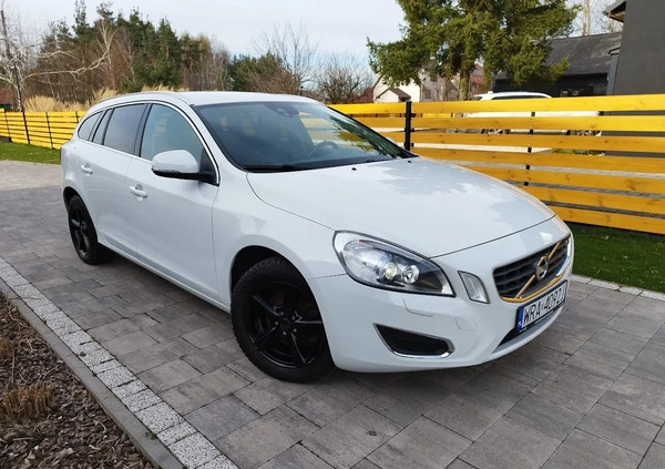 Volvo V60 cena 39800 przebieg: 240000, rok produkcji 2013 z Pionki małe 232